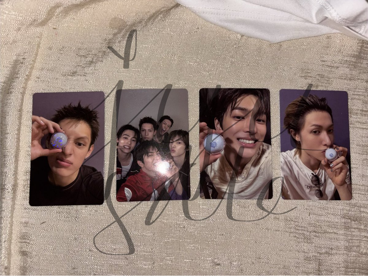 jyusale's tweet photo. wts lfb ph blue lips greengreen pcs

martin keonho group pc holo james pc avail

keonho 1:1, the rest tingi 

200 each (free sf if getting 2+ pcs)

(fresh pulls, delivered today) https://t.co/lMjW0UUYtO