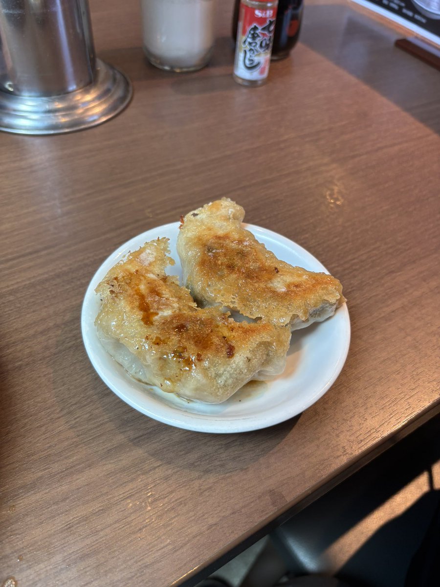 chishikankan's tweet photo. 杭州飯店
ラーメン美味しいのはもちろんだけど
餃子がめっちゃでかくて大満足 https://t.co/TzrdFRXfTF