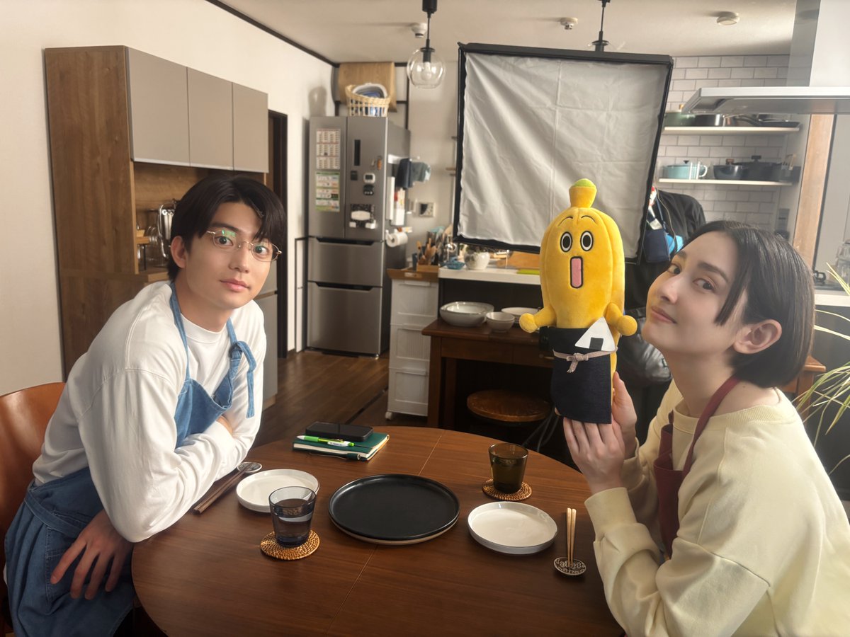 taberudake_tx's tweet photo. 🍽️ ✧ 𝐨𝐟𝐟 𝐬𝐡𝐨𝐭 ✧ 🥀

現場に潜入したナナナと
 #早見あかり さん #伊藤健太郎 さんの3ショットをお届け📸✨

U-NEXT＆TVerにて配信.ᐟ📺
ドラマ『#一緒にごはんをたべるだけ』
毎週木曜深夜𝟐𝟒:𝟎𝟎〜放送中

☑︎U-NEXTにて見放題独占配信.ᐟ
☑︎TVerで無料見逃し配信.ᐟ
▶︎▶︎https://t.co/bOwdezvwOa
▶︎▶︎https://t.co/Z6inkgdNVs