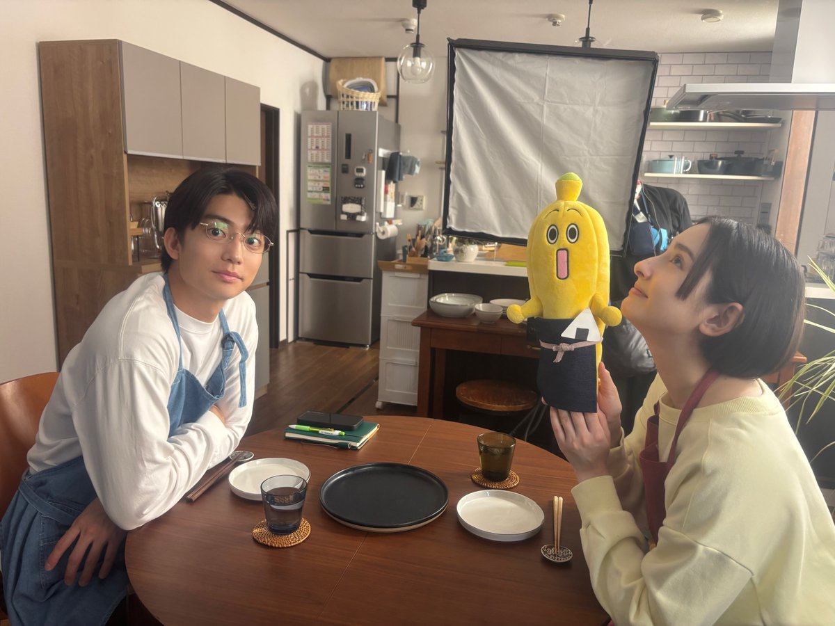 taberudake_tx's tweet photo. 🍽️ ✧ 𝐨𝐟𝐟 𝐬𝐡𝐨𝐭 ✧ 🥀

現場に潜入したナナナと
 #早見あかり さん #伊藤健太郎 さんの3ショットをお届け📸✨

U-NEXT＆TVerにて配信.ᐟ📺
ドラマ『#一緒にごはんをたべるだけ』
毎週木曜深夜𝟐𝟒:𝟎𝟎〜放送中

☑︎U-NEXTにて見放題独占配信.ᐟ
☑︎TVerで無料見逃し配信.ᐟ
▶︎▶︎https://t.co/bOwdezvwOa
▶︎▶︎https://t.co/Z6inkgdNVs