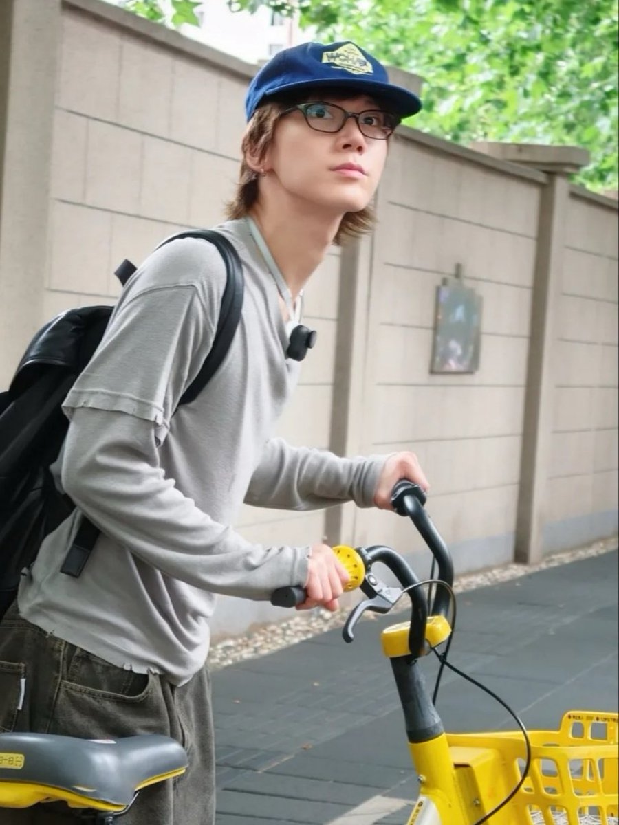 bemy10velyjay's tweet photo. จักรยาน                                   จักรยาน
Lv. 10 🚲                                 Lv. 1001 🚲 https://t.co/ONtF1cR15g