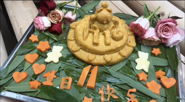 jajaqiqi's tweet photo. 🥳หัวโตลูกรัก สสวกน้า ขอให้สุขภาพแข็งแรง มีความสุขทุกวัน แฮปปี้ไลฟ์กะบ้านใหม่นะลูกนะ😘
ปล เป่ยต้งหยุดทำเค้กวอโถวได้มั้ย🎂 หมีของคุนพรี่เมินทุกตัว🤭😂 วอนขอเค้กน้ำแข็งผลไม้ให้กันได้มั้ยล่ะ🍎🍉🥕🧊
#MengLan #萌兰 https://t.co/CmfobGwNkD