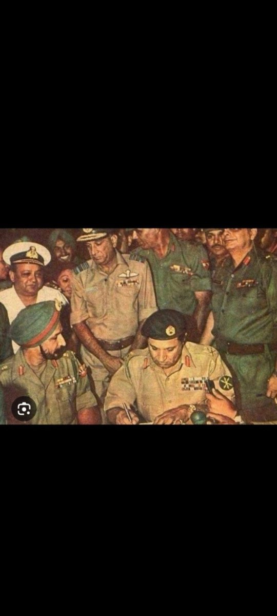 keerti126's tweet photo. @IslamWrost @iamqadirkhawaja @RuchiMalhotr Apni surrender 🇵🇰 army ki tarah 😂😂 https://t.co/6TDyhsdEgN