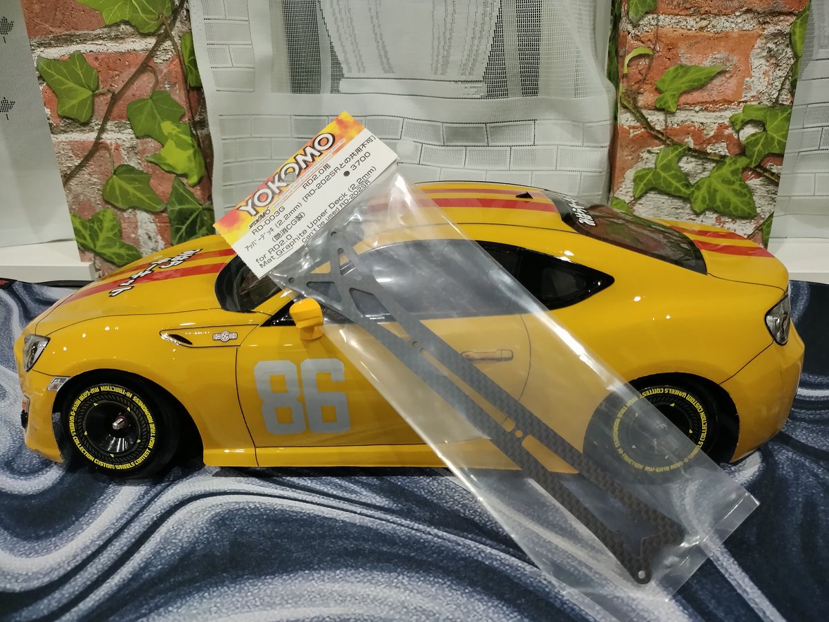 Mihara_circuit's tweet photo. コレ凄くイイぞ✨
昨日 rc チャンプさんでゲット😸
カーペットでの感想ですが
ロールが程よく抑えられリアの接地感が良くなりました🤩
スピンも少なく自在に動かせる感じで運転めっちゃ楽しくなりましたよ🎵
👍👍

#ヨコモ 
#ラジドリ https://t.co/XfaAjx5AUa