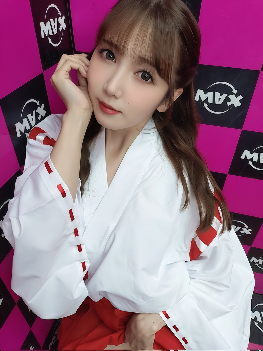 kaitorinamba's tweet photo. 買取りまっくす❌あたご屋
友田彩也香ちゃん❤︎
@tomodaayaka 
イベントレポート① https://t.co/ZX3EfzYmsM