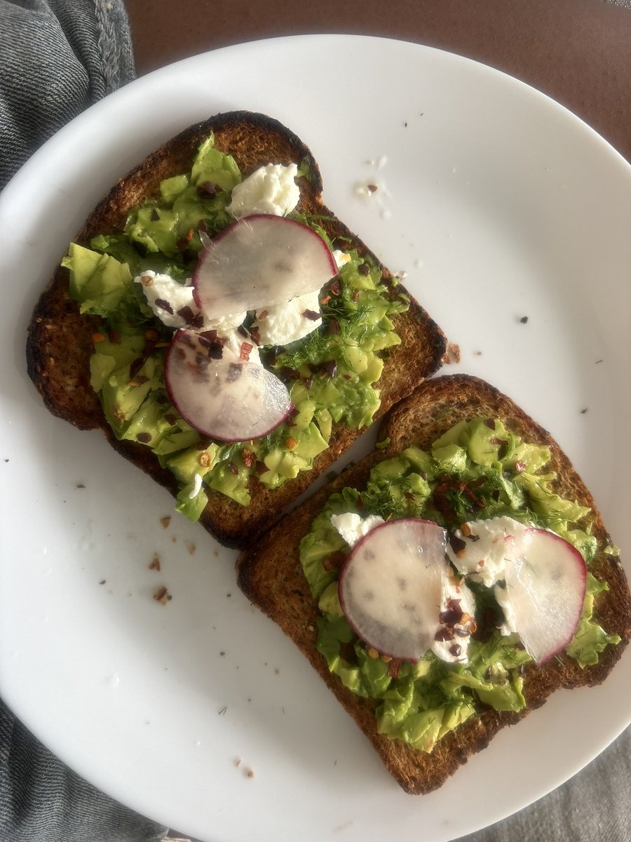 nila_eats's tweet photo. It’s not that pretty but lemon dill ricotta avocado toast https://t.co/qkcbNYTi3K