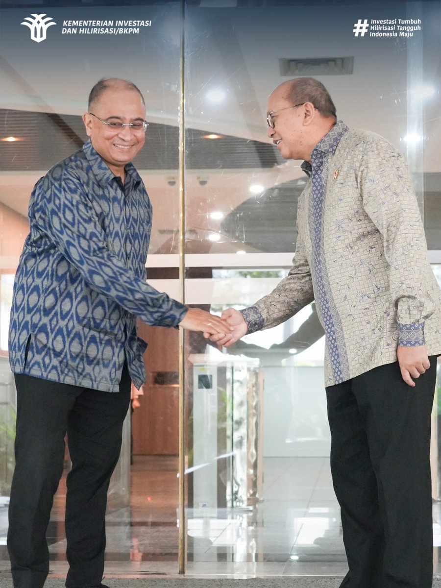 bkpm's tweet photo. Minister Rosan met with the Ambassador of India to Indonesia, H.E. Sandeep Chakravorty. The meeting discussed opportunities for economic and investment cooperation between Indonesia and India (3/7). https://t.co/UmrfwyutMC