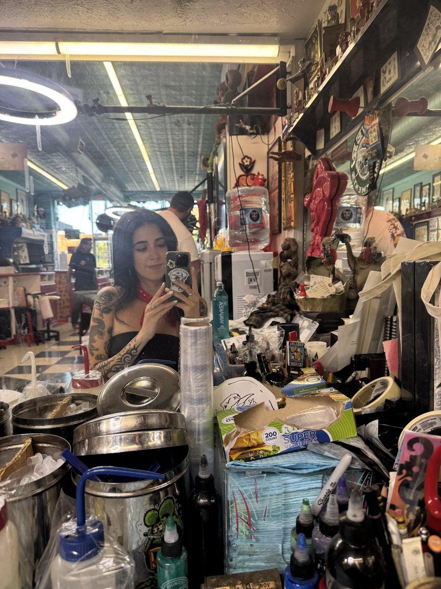 brookieeeeed's tweet photo. Why was I taking pics in my bosses station while he was there lmaoooooooo https://t.co/8wiyKIerbf