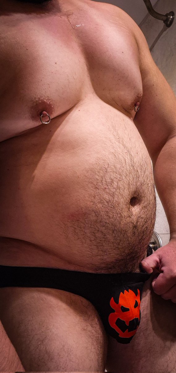 Mr_Oinks's tweet photo. #chubbymen #bara #musclebear #bowser #furry #roadhog https://t.co/JWR8bsnNj2