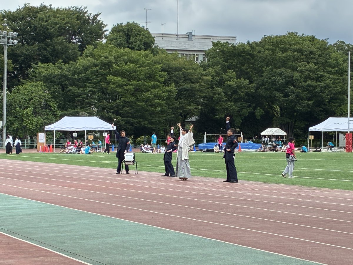 officialzelkova's tweet photo. 昨日と本日、第66回 学内運動競技大会が行われています！

先程行われたユニフォームリレーパフォーマンス部門では各団体ユニークな走りを見せてグラウンドを湧かせてくれました！

この後も学内運動会は続きます！
まだまだ盛り上がっていきましょう！

#成蹊大学 https://t.co/K3NbzmZwym