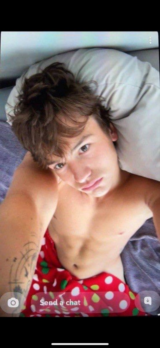 Roarsarch's tweet photo. Rate this tiktokers package #SpencerBramucci #TikTokNudes #MaleLeak #NSFW #BigDickTikToker #DickReveal #GayNSFW #OnlyFans #ThickCock #LeakedDick #SpenceNudes #FYPNSFW https://t.co/VvOtJXxjtN