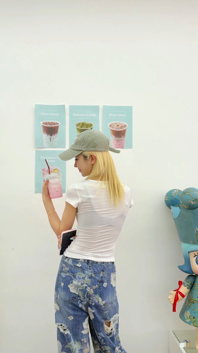 CarpeDiemZH09's tweet photo. คุณ CEO คนสวยวันนี้อยู่ร้านนะจ๊ะ😊
#Hannah4EVE https://t.co/XXaCx3SWHu