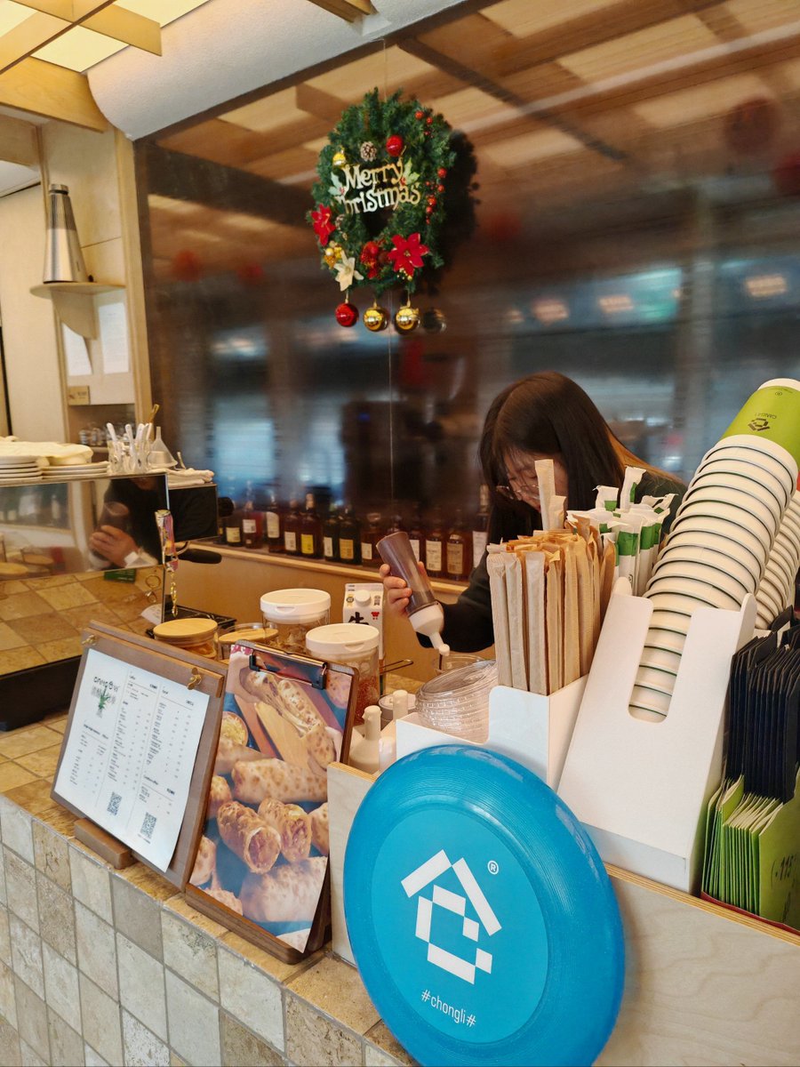 _AFRODiTE24's tweet photo. Caught a stranger dropping their phone at the café—quick lift, huge smile later! Small kindness = big connection. https://t.co/5ocGOBeRHK
