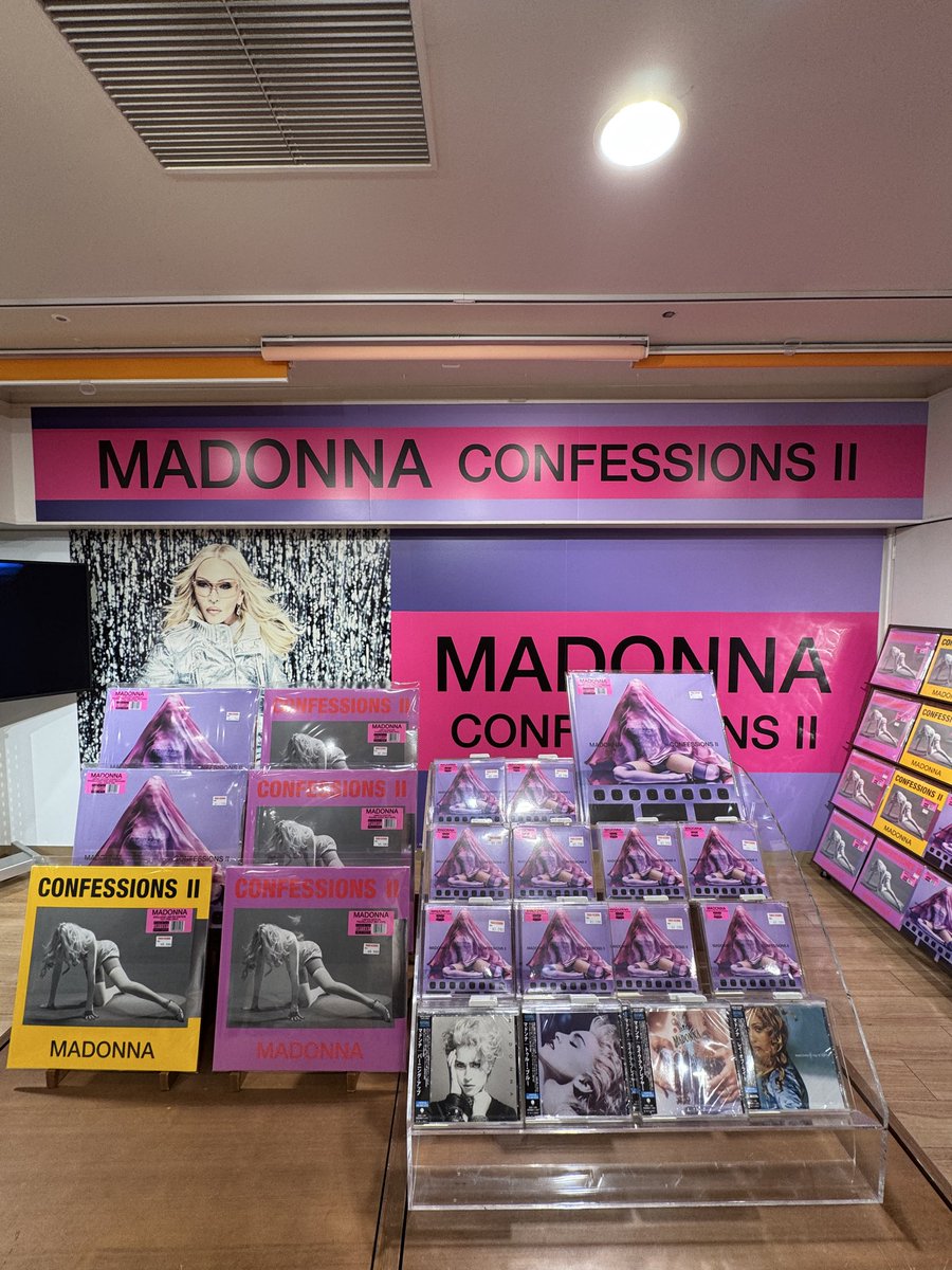 PierreTakikoJO's tweet photo. Queen of POP Madonna マドンナのニューアルバムConfession II
雰囲気を感じに渋谷のタワーレコードに。67歳、ゲイに大人気。まだまだ現役、マドンナ最高👍日本だけ特典付きCDは28日発売。アクスタ付き、楽しみ😊#MADONNA #Confession2 #マドンナ #マドンナ大好き❤ https://t.co/pHi4ZLv5fo