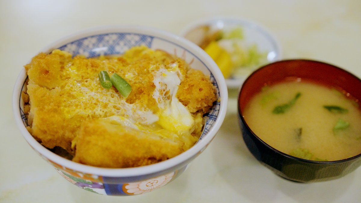 jinseisaiko1's tweet photo. #シソンヌ の #人生最高レストラン メニュー🍽

#東京 #有楽町 #あけぼの の　#かつ丼 😋

#広島市 #千番 #流川店 の #ラーメン😋

#青森 #弘前 #きそば一力 の #中華そば😋

詳細は公式インスタをチェック📷
https://t.co/0C76WroGKc

#tbs #シソンヌライブ #サントリー https://t.co/2J6BxZWYEI