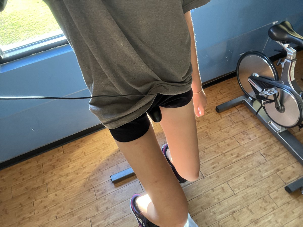 dhelyXX's tweet photo. I friken hate da gym https://t.co/7TrBtQkmk2