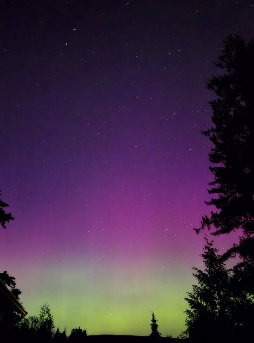 kzerker_or's tweet photo. Serious Aurora right now in North Plains!

@WashCoScanner https://t.co/cmIUA9yjne