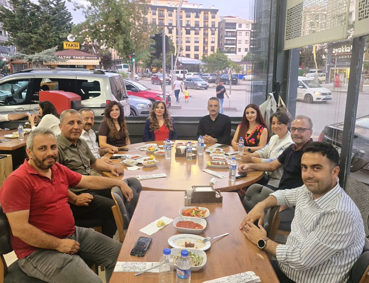 SelcukYurekturk's tweet photo. Sendikamızın çeşitli kademelerinde yıllardır görev alan Kadın Komisyon Başkanımız Özge Efendioğlu Çavaş'ı il dışına tayin dolayısıyla Hatay'a uğurluyoruz. Özge hocamı çalışkanlığı, ve dik duruşuyla hatırlayacağız. Sendikamıza verdiği emeklerden ötürü kendisine teşekkür eder, bundan sonraki hayatında sağlık mutluluk dilerim.
@ozgefndglu 
@tesvan65 
@serapgul77