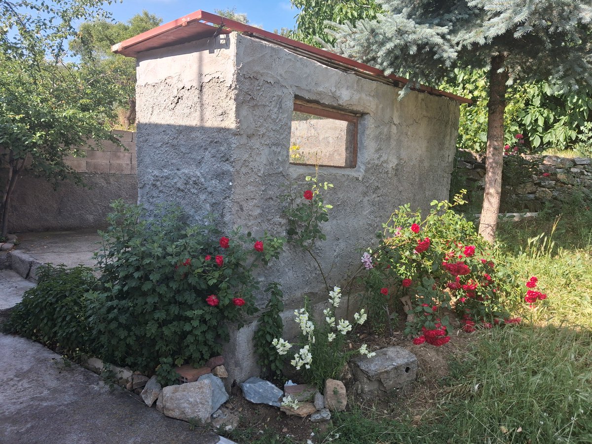 tapanoglu40's tweet photo. Köyümüz Dalakçı'dan Herkese günaydın, herkese selam, selam olmasına da sana hasret be baba...
          Gerçi hangi yüz ki toprak olmadı ki baba, hangi tatlı söz yere akmadı ki.
          Bazı insanlar öldüğünde yalnızca kendileri gitmiyor, bir dönemide beraberinde götürüyorlar. https://t.co/hEX6Ihcudk
