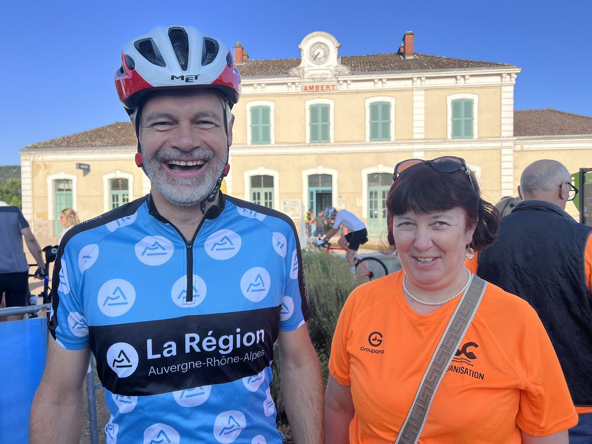 michel_sauvade's tweet photo. Cyclo les copains à Ambert ce matin : la région @auvergnerhalpes et le @Departement63 côte à côte à quelques minutes du départ. https://t.co/nE1xPI11Bq