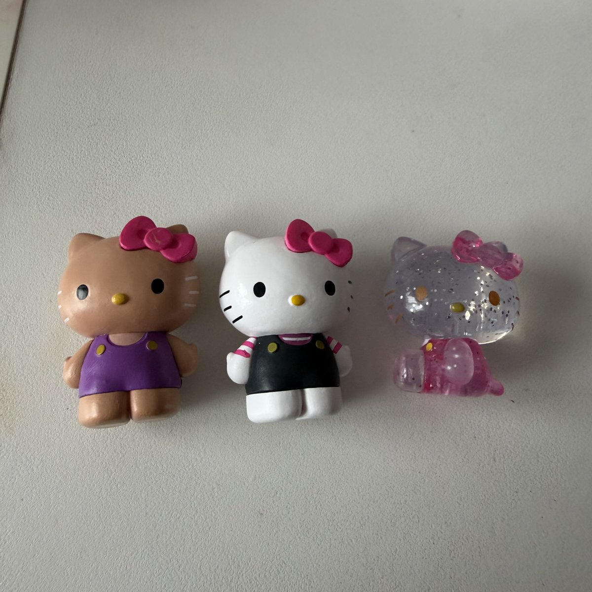 fff800_'s tweet photo. サンリオ Hello Kitty SURPRISE MIX！ 
サプライズミックス ハローキティ　交換

譲）画像1枚目

求）画像2枚目

郵送にて交換希望です
纏めての取引優先致します。
リプよろしくお願い致します🙇‍♀️ https://t.co/y6CskqXFtG