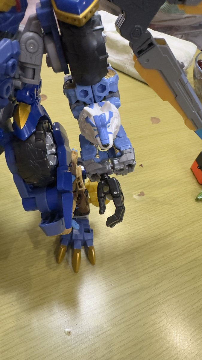 ashthalos's tweet photo. レクスブレイドをよりヒロイックに！タカラトミーロボの集合体だ！　おててつけたらレクスカリバーもてないの困る

#トランスフォーマー
#トランスフォーマーワイルドキングw https://t.co/cHV6ykXuPe