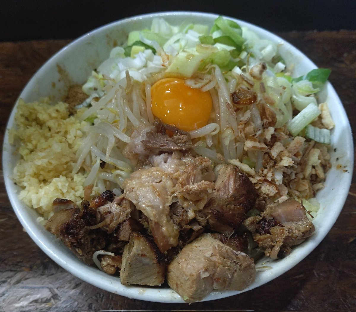 howmany_z's tweet photo. 汁なし‼️TPねぎ #自家製麺まさき #自家製麺まさき非乳化 #新所沢 https://t.co/xkNes6N3GQ