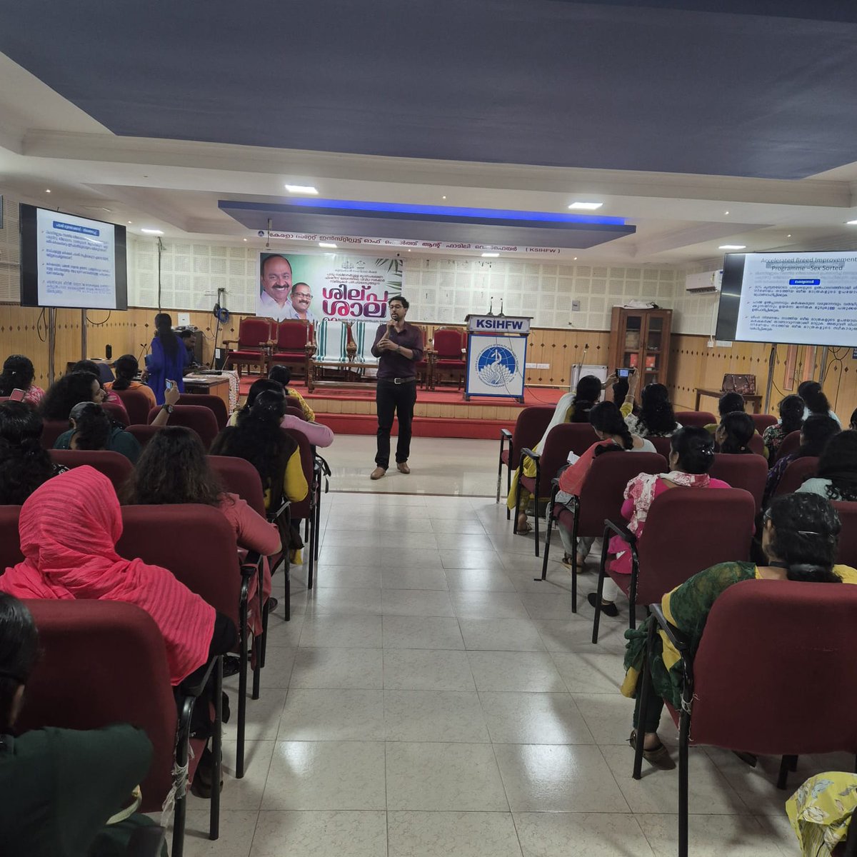 kudumbashreeweb's tweet photo. Kudumbashree’s state-level workshop has begun at SHSRC,Thycaud, Thiruvananthapuram focusing on new livelihood opportunities in the animal husbandry sector and awareness on government schemes, loans, subsidies, and financial support for farmers and beneficiaries. #Kudumbashree https://t.co/gaRU5SEBep