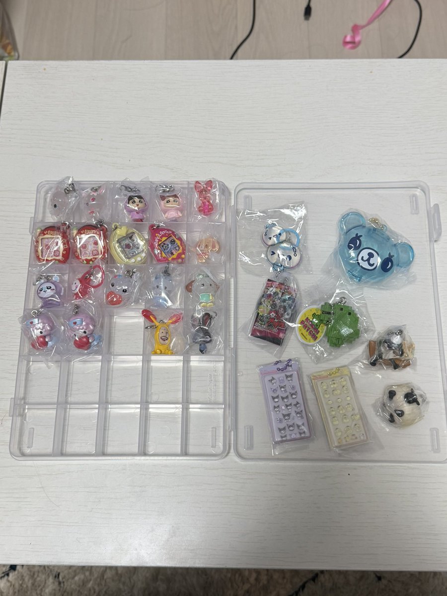 w6a4e22's tweet photo. ちいかわ たまごっちシャカシャカチャーム クレヨンしんちゃん プーさん ボンボンドロップシール mikko ズートピア ジェリーデコバンド めじるしアクセサリー 交換
譲　画像1枚目

求　画像2枚目と3、4枚目💖

#ガチャガチャ交換  
#めじるしアクセサリー
大阪手渡し可能or郵送︎💕︎︎ https://t.co/fOwBnOXrfz