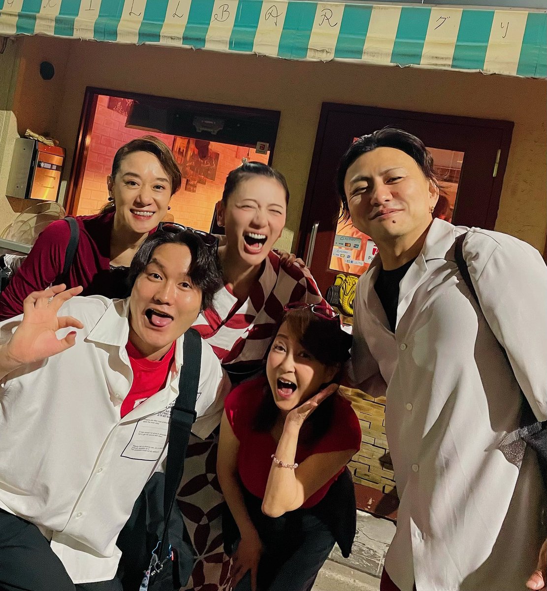 reonayamazaki's tweet photo. 6月末おばドルライブ打ち上げに便乗してBirthdayしてもらいました😃🍷いつものメンバー安定に笑い過ぎて顔が痛かったです😌毎年ながら誕生日過ぎると気付けば年末💦
光陰矢の如し🏃‍♀️下半期もがんばろう🙌 https://t.co/QXsegCppVo
