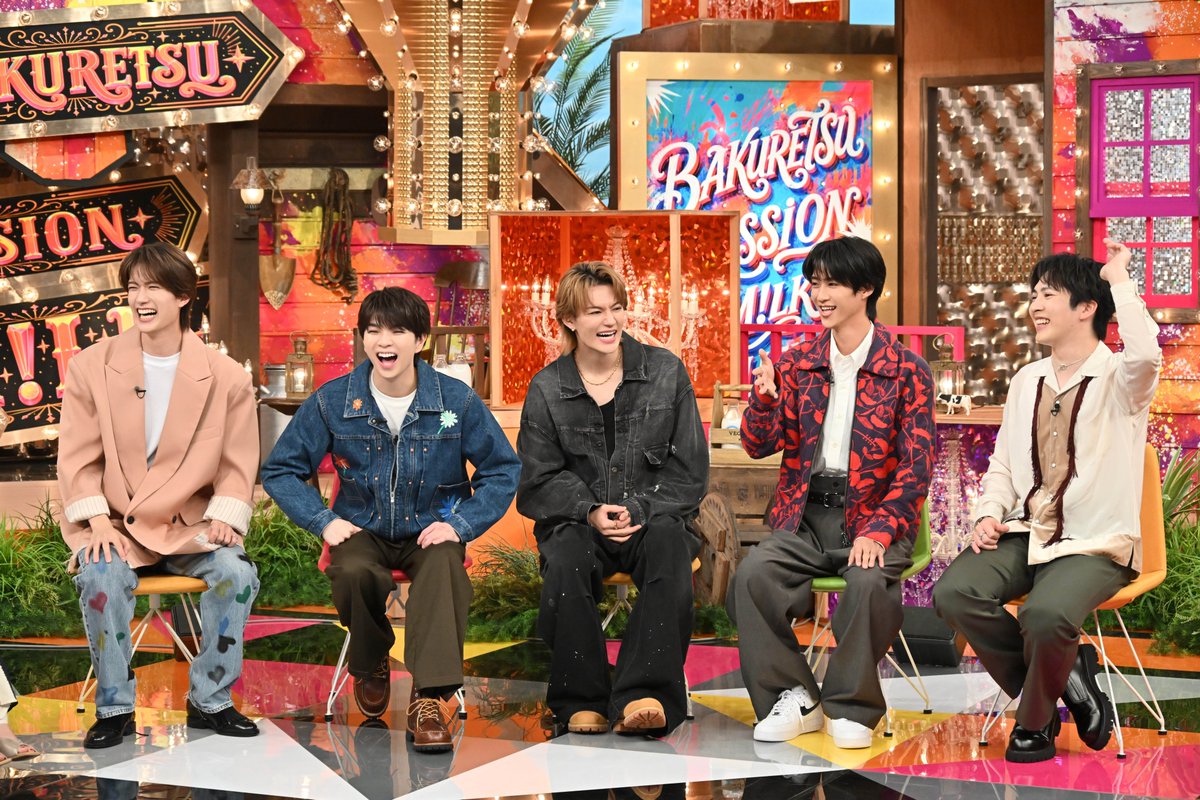 oricon's tweet photo. M!LK、初のGP冠番組『爆裂ミッション』
囲み取材に登場🩷🤍💛❤️💙

🎤ロケの“裏側”明かす
山中はメンタル崩壊寸前⁉
https://t.co/XgGEh0SDmb

🎤七夕の願いを告白🎋
吉田の回���には“総ツッコミ”💣️
https://t.co/hgn6EnWX3F

🎤グループとして目指す
“独特なスタンス”語る
https://t.co/gj94NVKNHB https://t.co/ITlllY3ept