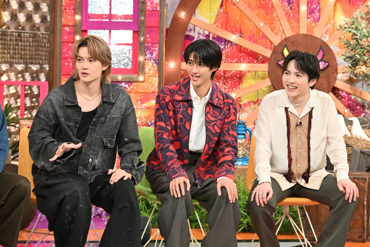 oricon's tweet photo. M!LK、初のGP冠番組『爆裂ミッション』
囲み取材に登場🩷🤍💛❤️💙

🎤ロケの“裏側”明かす
山中はメンタル崩壊寸前⁉
https://t.co/XgGEh0SDmb

🎤七夕の願いを告白🎋
吉田の回���には“総ツッコミ”💣️
https://t.co/hgn6EnWX3F

🎤グループとして目指す
“独特なスタンス”語る
https://t.co/gj94NVKNHB https://t.co/ITlllY3ept