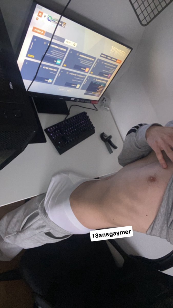 18ansgaymer's tweet photo. j’aime tlm dominer purée… domine un gamer durant nos partie j’en rêve https://t.co/D6jqOpbdbK