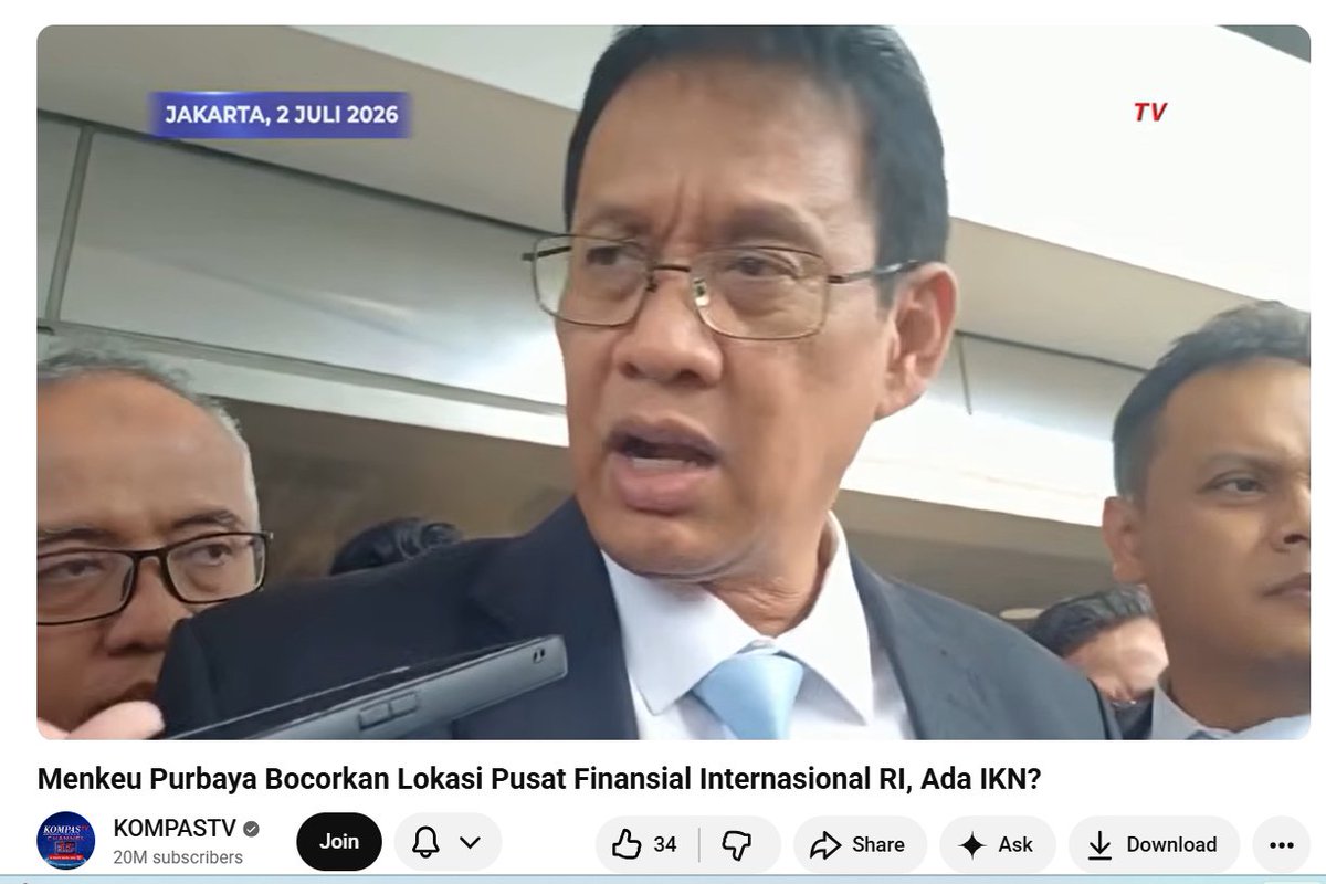 dimarsasongko98's tweet photo. Negara lagi pusing kejar target pajak Rp2.357 triliun.
Rakyat kecil ditagih PPN. 
Ojol kena pajak platform. 
UMKM dilacak satu-satu pakai Coretax.

Tapi di saat yang sama, pemerintah kebut RUU PFII , kawasan keuangan khusus dengan pajak 0%, pakai hukum asing (common law), punya pengadilan sendiri , khusus untuk menampung, kata mereka sendiri: 

"uang-uang dari negara yang tidak stabil."

Target investasinya? Belum ada.

Investor yang "tertarik"? Baru ngobrol-ngobrol.

Ada di Prolegnas? Tidak. 
Masuk jalur darurat "keadaan tertentu", dikebut 3 bulan.

Jadi pertanyaannya sederhana:
Kalau negara butuh pajak dari rakyat buat tambal defisit , kenapa miliarder asing justru dapat oasis pajak yang rakyatnya sendiri nggak pernah bisa masuk?

🤔🤔🤔