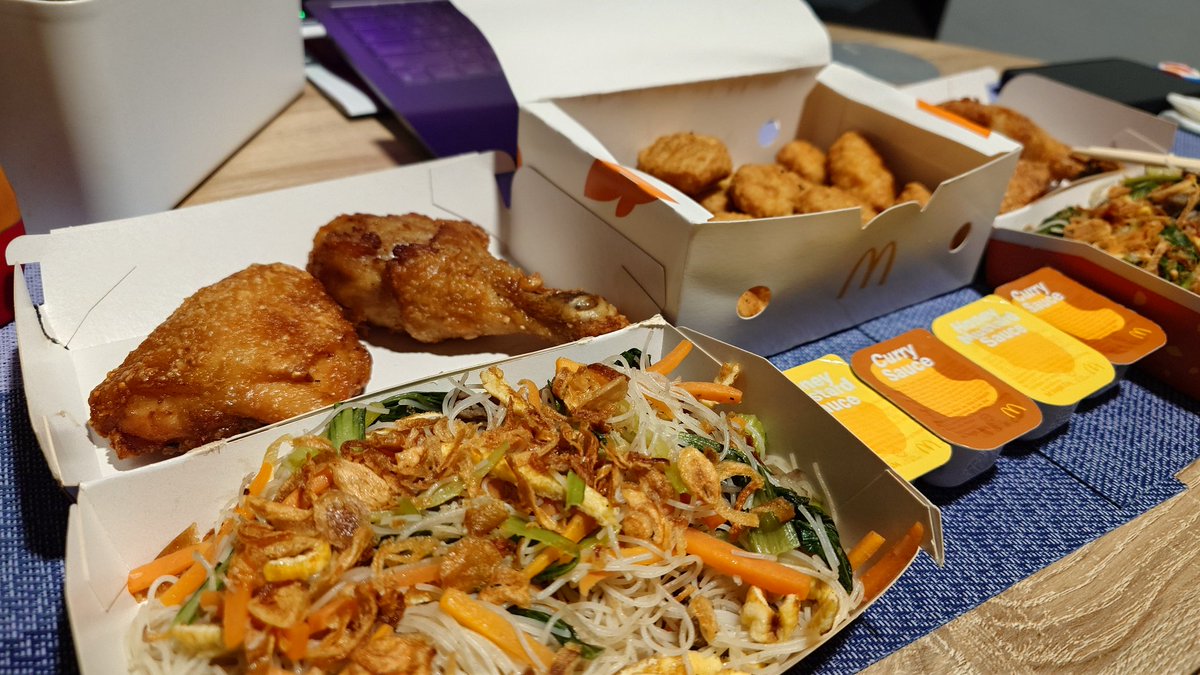 fzybear's tweet photo. Last night - mee birthday in advance + fancy mcd and jiggly apple blossom panna cotta https://t.co/sREOzRvZES