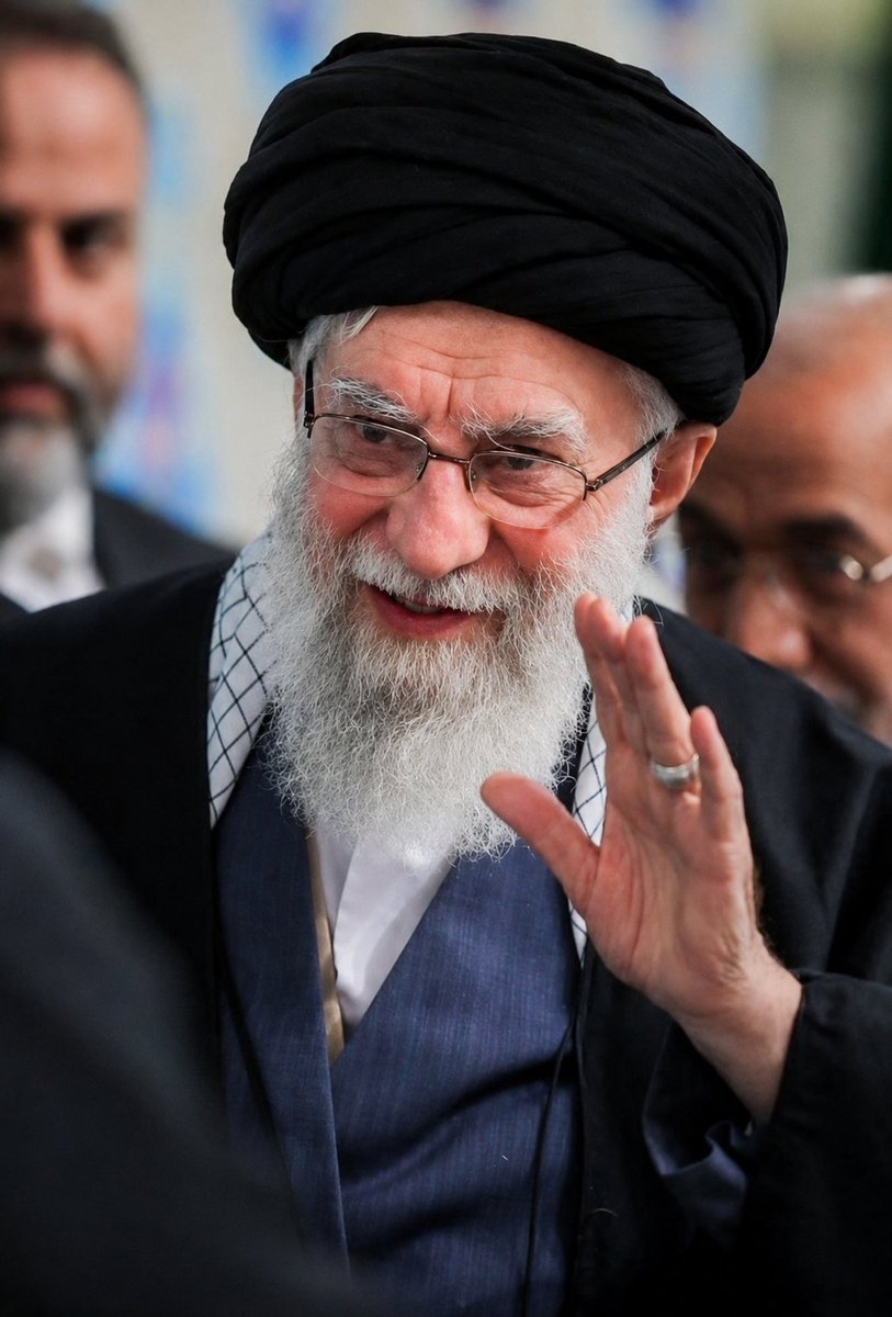 MahboubehJ37453's tweet photo. سر دادی و نشد سر تو خم چنان حسین💔
واین‌گونه خواست خالق تو قهرمان تو را🥲

#باید_برخاست
#پدر_امت https://t.co/pIN1Vo1nT2