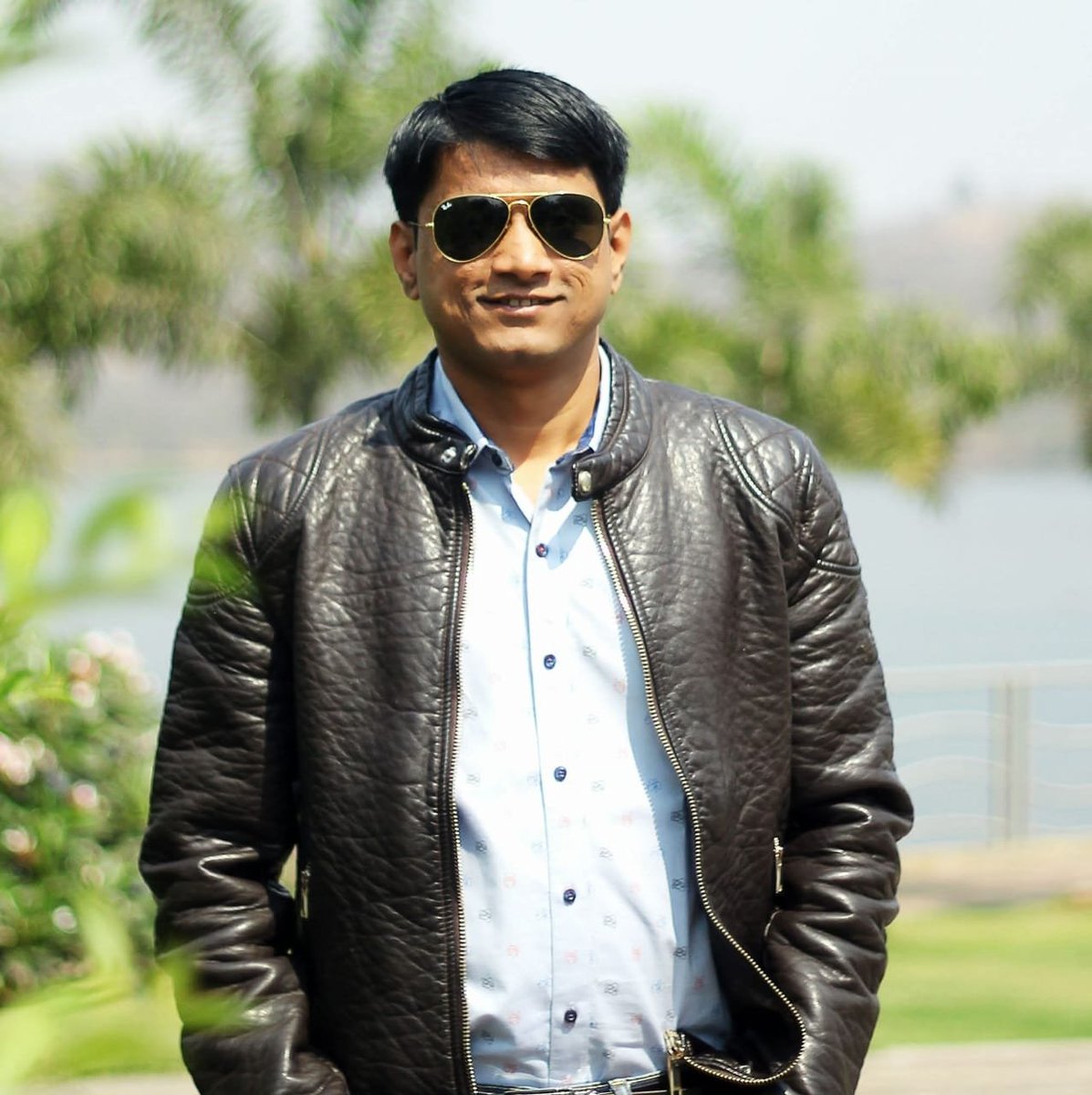 vishpatil522's tweet photo. अक्कलकोट येथील वटवृक्ष श्री स्वामी समर्थ महाराज मंदिराजवळील "गणराज गौरव भवन" या अतिथी गृहाचे मालक तथा आमचे बालमित्र @Ameya_Bag अमेयजी बाग आपणास वाढदिवसाच्या मनःपुर्वक शुभेच्छा.. 💐🎂👍 https://t.co/atlhmR5uV4