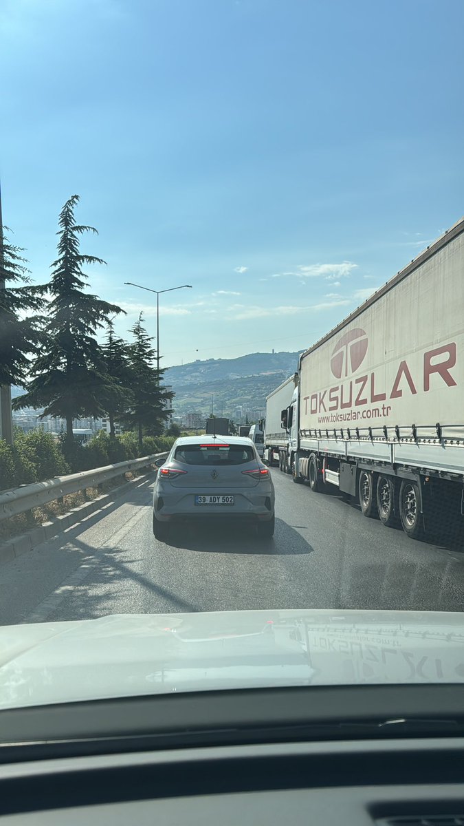 omergoze_5528's tweet photo. Karadeniz'in giriş kapısı olan Samsun Çevre yolunu her yer boşken iki şerit tasarlayan mühendisin hiç bir suçu yok arkadaşlar !!!

Tek suçlu annesi  !!! 
O gece başım ağrıyor deseydi biz bu işkenceyi reva görmeyecektik. https://t.co/A3xgMaNeyZ