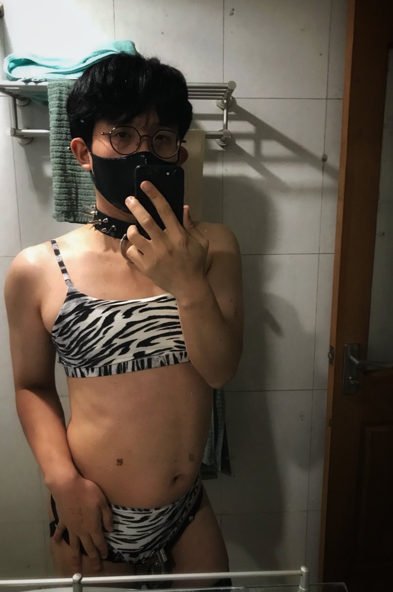 uu66hhh's tweet photo. 骚不等于不正经、不靠谱，而是一种感觉。

把自己当成一个骚货，是对自己的一种天性解放，对自己更宽容，不再压抑自己，更有活力。

#女装 #cd #sissy #crossdresser #femboy #雌堕 #异装癖 #男娘改造 https://t.co/bNbEoj9e1A