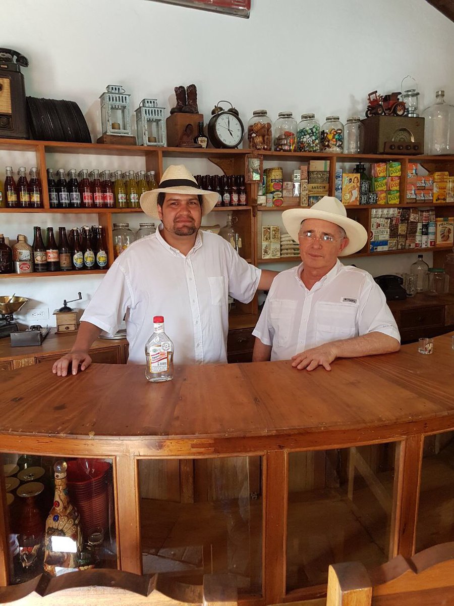 DanielSanin's tweet photo. Feliz Cumpleaños presidente @AlvaroUribeVel que sean muchos más, bendiciones. https://t.co/XgTMTb4W9z