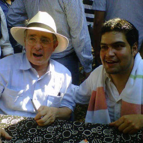 DanielSanin's tweet photo. Feliz Cumpleaños presidente @AlvaroUribeVel que sean muchos más, bendiciones. https://t.co/XgTMTb4W9z