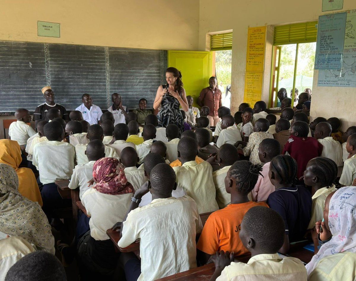 beafarux's tweet photo. 🌍 Inspiring visit to schools in Gulu and Kiryandongo! 📚⚖️ We were blown away by the energy and commitment of the next generation of change makers who are already at work targeting  corruption, rights and responsibility awareness! 🇺🇬✊ #AccessToJustice #YouthLeadership https://t.co/kjzXvsoT78