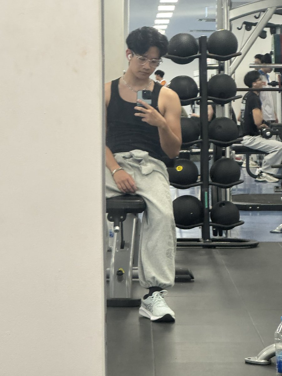 HappoKodTae's tweet photo. #ลาดกระบัง #kmitl #gym https://t.co/G5F381lAd1