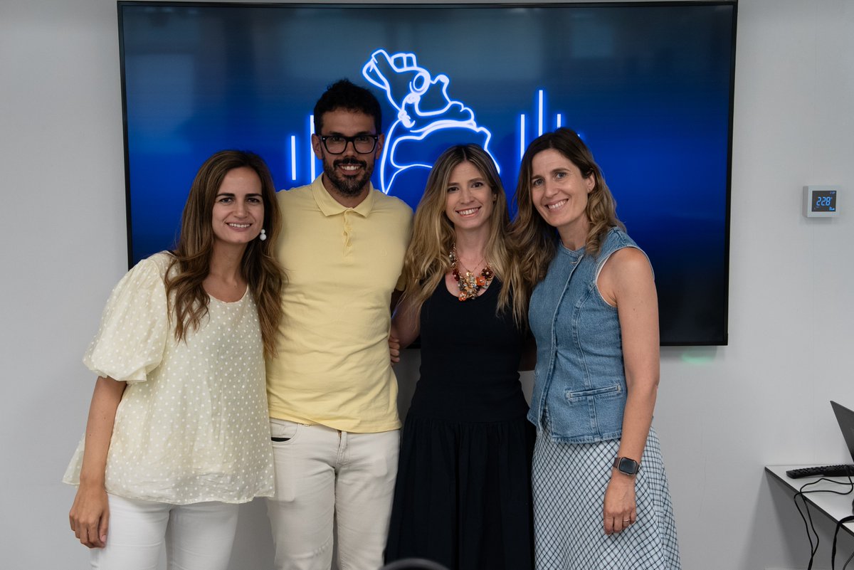 secardiologia's tweet photo. 🆕 ¿Por qué un paciente con el LDL en objetivo puede sufrir un nuevo evento coronario?

👉 En el nuevo episodio de #CardioPODCAST, Margarita Calvo aborda la llamada "ilusión del LDL controlado" junto a Diana Domingo, M.ª Jesús Espinosa y Alejandro Gadella.

🎙️Una conversación sobre el riesgo cardiovascular residual y por qué alcanzar las cifras recomendadas de colesterol no siempre es suficiente.

🎧 Escúchalo aquí: https://t.co/rHcMdZ4LzU

@MargaCalvo2 @Diana_DoVa @starmary13 @alegadella