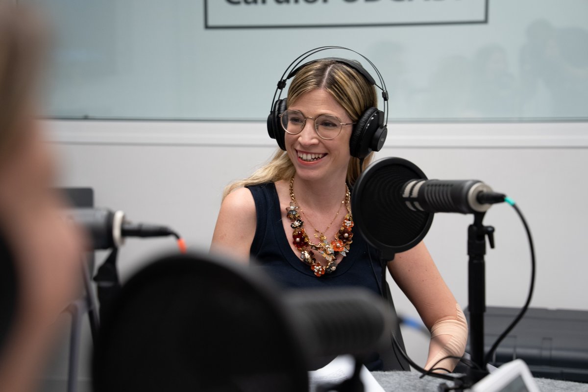 secardiologia's tweet photo. 🆕 ¿Por qué un paciente con el LDL en objetivo puede sufrir un nuevo evento coronario?

👉 En el nuevo episodio de #CardioPODCAST, Margarita Calvo aborda la llamada "ilusión del LDL controlado" junto a Diana Domingo, M.ª Jesús Espinosa y Alejandro Gadella.

🎙️Una conversación sobre el riesgo cardiovascular residual y por qué alcanzar las cifras recomendadas de colesterol no siempre es suficiente.

🎧 Escúchalo aquí: https://t.co/rHcMdZ4LzU

@MargaCalvo2 @Diana_DoVa @starmary13 @alegadella