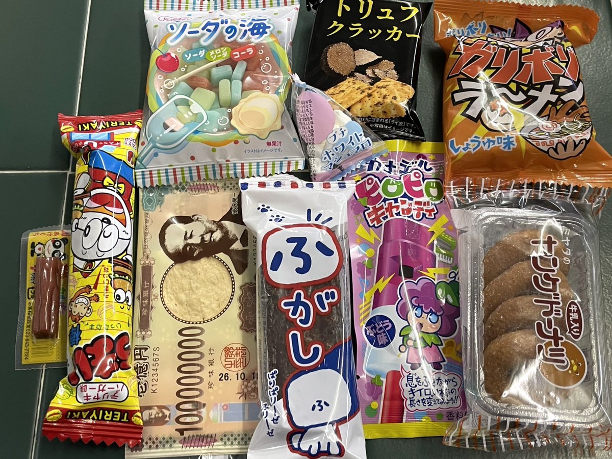 今回のCRUSH!と模型博覧会Zですが、新しい試みとして和室にてお菓子