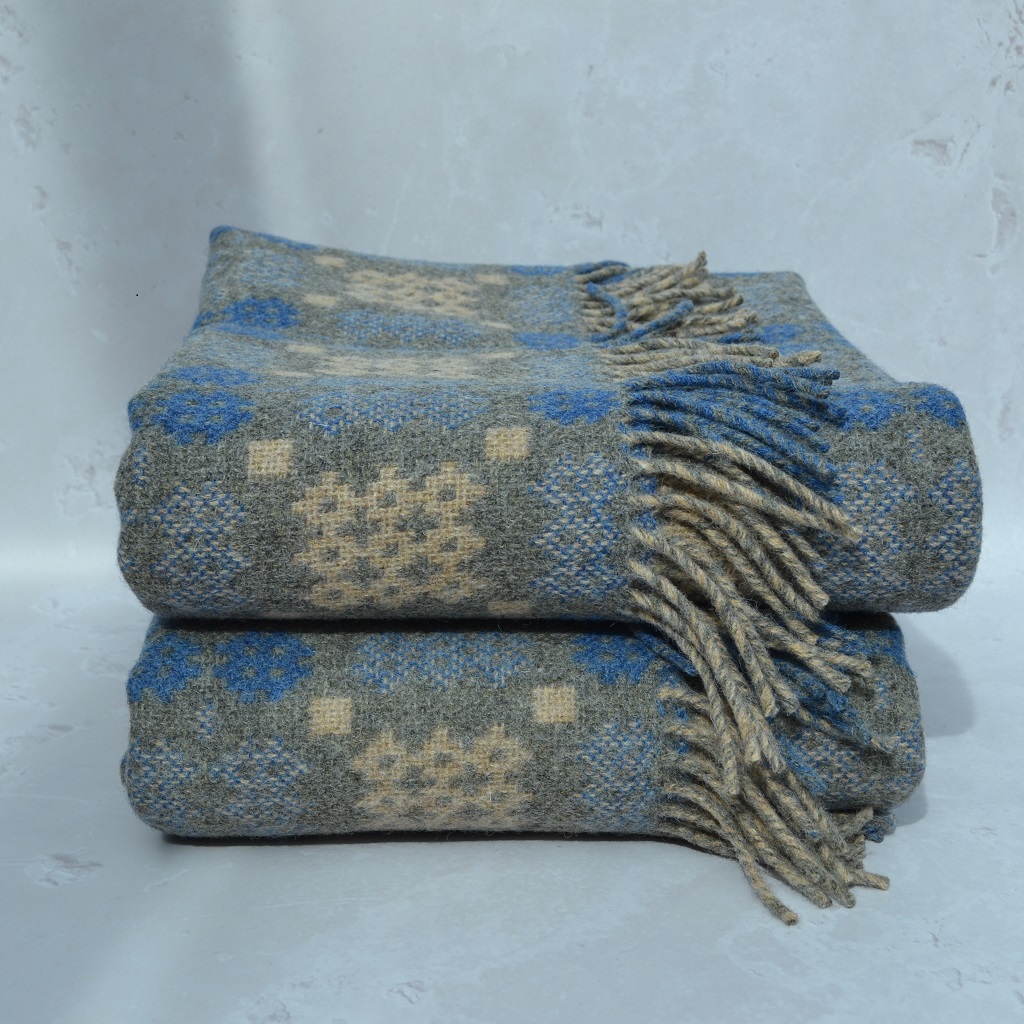 TirGlasCymru's tweet photo. Experience timeless Welsh heritage and luxurious comfort with the Dunraven (named after beautiful Glamorganshire heritage coast) Welsh Blanket.   A perfect blend of tradition, quality, and modern style for any room in your home.  https://t.co/KLz5b4Q7m2

#MHHSBD https://t.co/KhnjbjwDCN