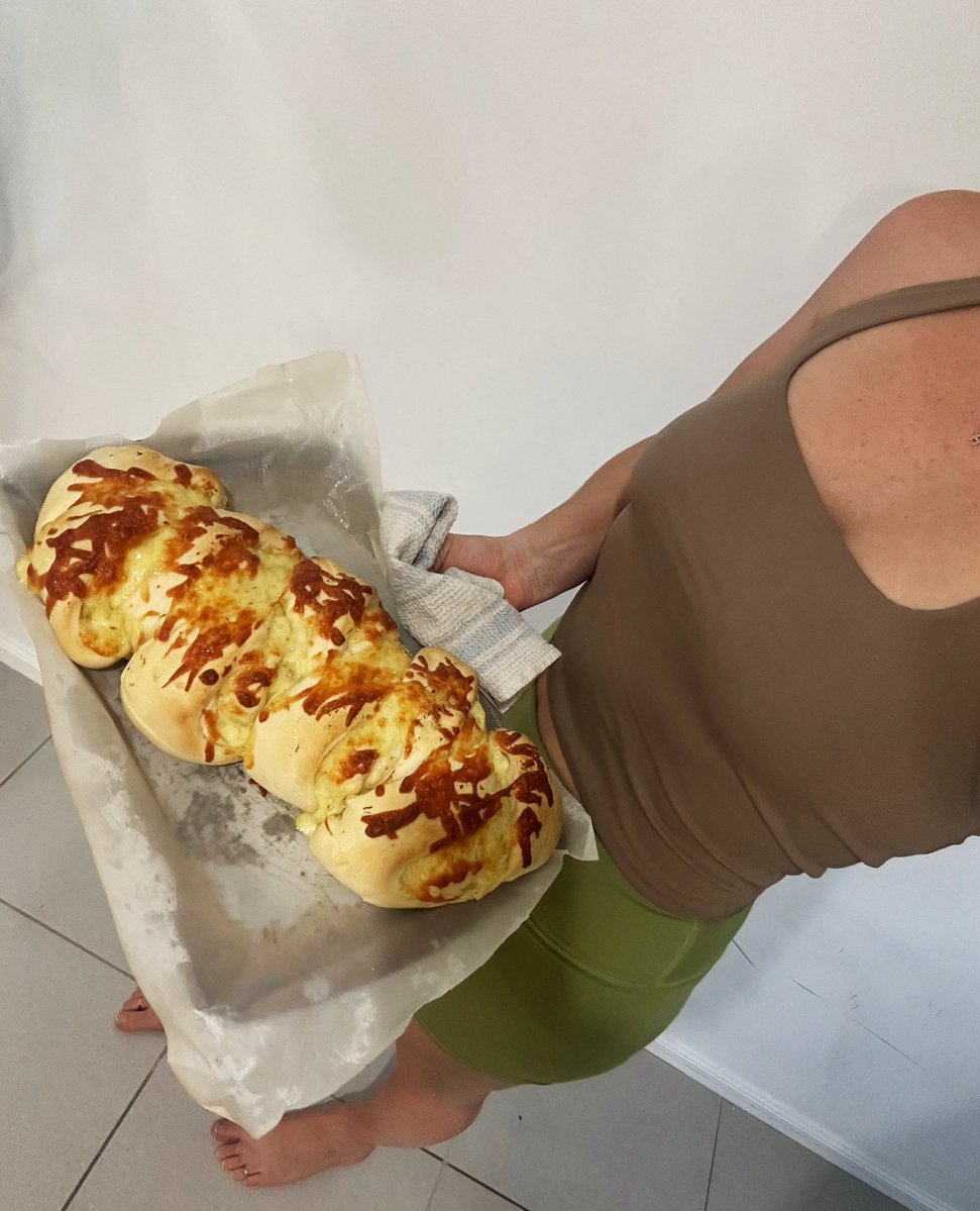 goddessmillie00's tweet photo. Warm, soft &amp; ready to be torn apart piece by piece. Sound familiar? 

I’ve been a busy goddess today… now like any good dough, it’s time to rest with my feet up &amp; watch my bank balance rise👩🏼‍🍳💰 https://t.co/fqissPX1Ee