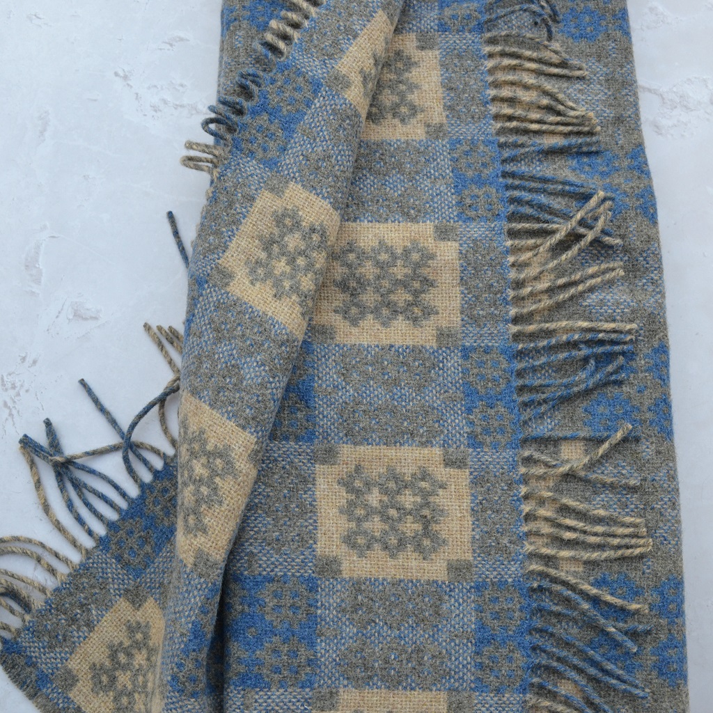 TirGlasCymru's tweet photo. Experience timeless Welsh heritage and luxurious comfort with the Dunraven (named after beautiful Glamorganshire heritage coast) Welsh Blanket.   A perfect blend of tradition, quality, and modern style for any room in your home.  https://t.co/KLz5b4Q7m2

#MHHSBD https://t.co/KhnjbjwDCN