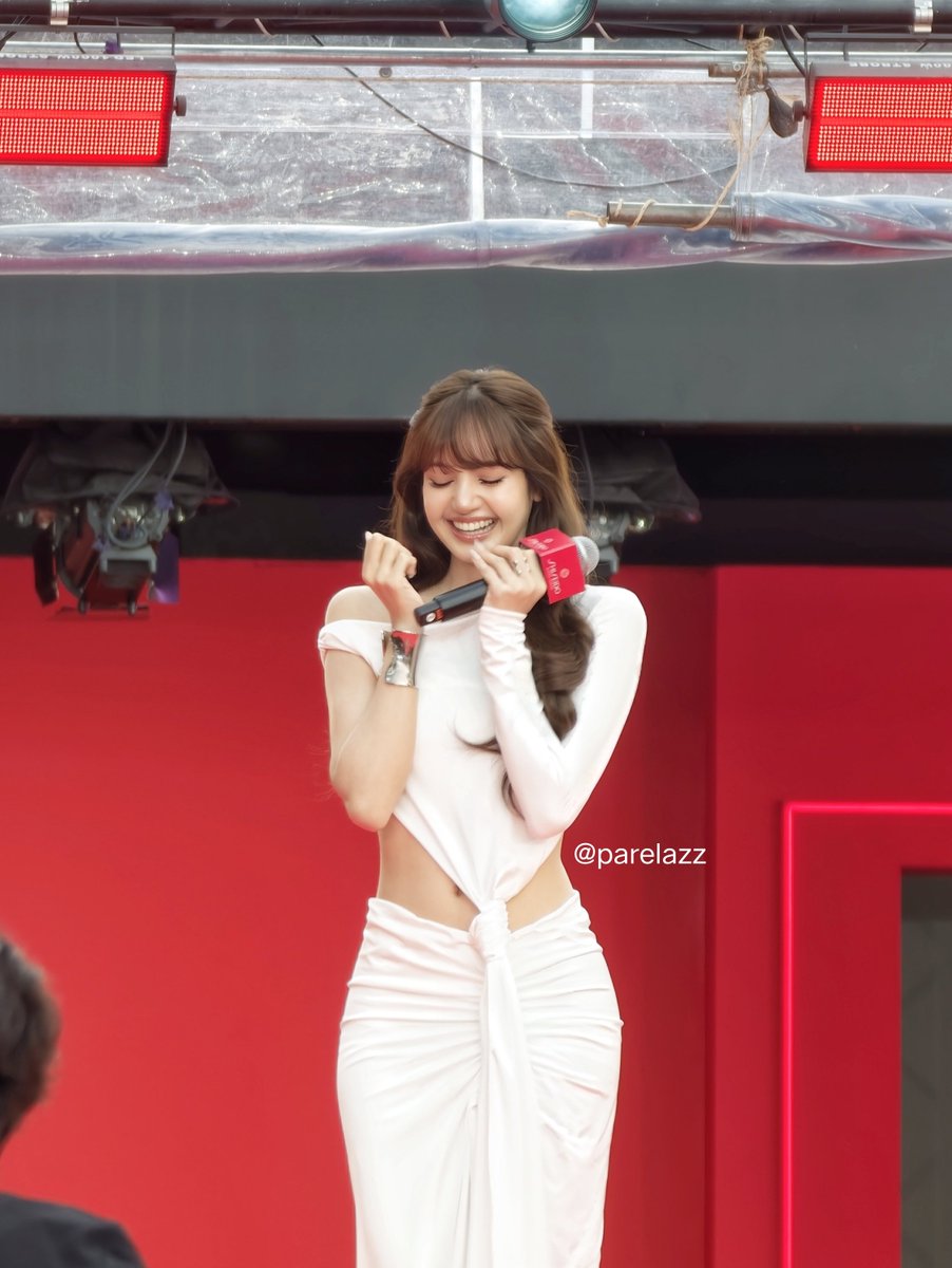 ParelazZ's tweet photo. แก้มมมม 🤏🏻

LISA ULTIMUNE STUDIO BKK
#LISAxSHISEIDO
#LISAwithULTIMUNE
#ULTIMUNESTUDIOatCENTRALWORLD
#ShiseidoThailand https://t.co/r8ymeV0MIO